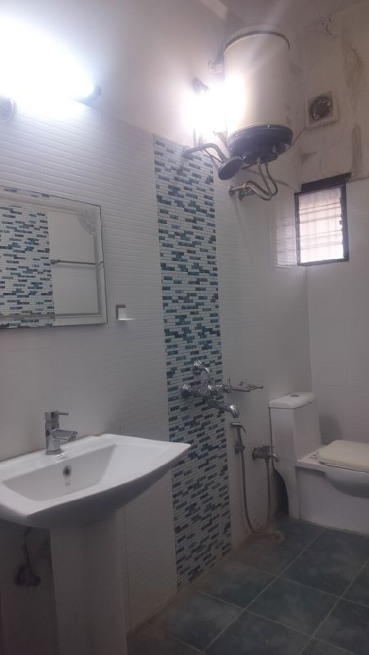 Bathroom, banjara hills 5 Bedroom 6000 Sq.Ft. Independent House In Banjara Hills Hyderabad 10740586