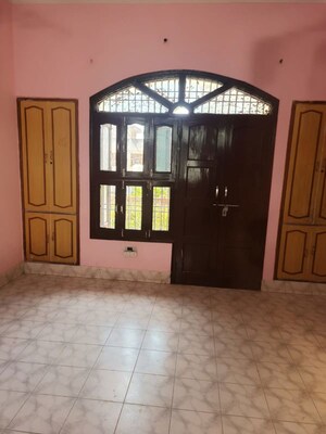 Room in 3 BHK Independent House at Sector 14 – for Sale