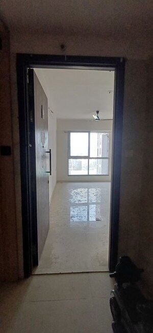 3 BHK Apartment – Entrance View at Sheth Zuri, Laxmi Nagar - for Rent
