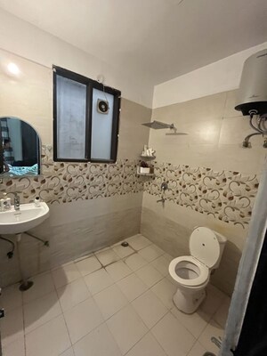 Bathroom in 2.5 BHK Builder Floor at Sector 43 – for Rent
