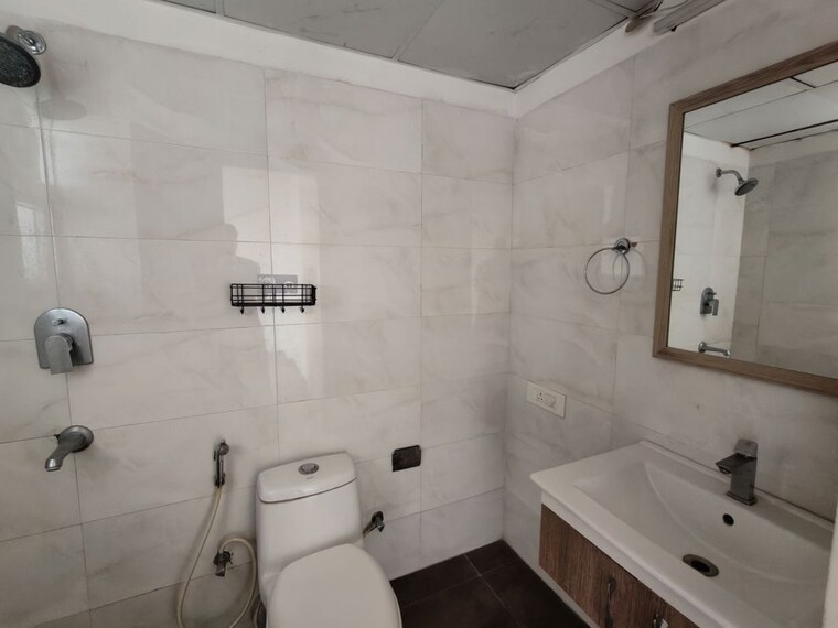 Bathroom, tulip-violet 3 Bedroom 1578 Sq.Ft. Apartment In Sector 69 Gurgaon 10740680
