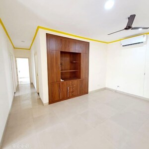 Room in 4 BHK Builder Floor at Sector 57 – for Rent