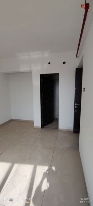 Room in 1.5 BHK Apartment at Puranik Rumah Bali, Ghodbunder Road – for Rent