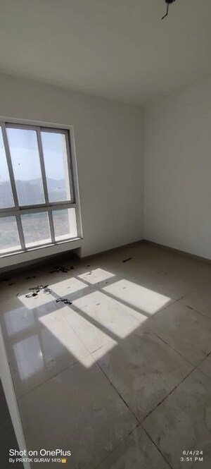 Room in 1.5 BHK Apartment at Puranik Rumah Bali, Ghodbunder Road – for Rent
