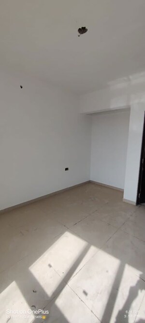 Room in 1.5 BHK Apartment at Puranik Rumah Bali, Ghodbunder Road – for Rent