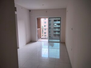 Room in 2 BHK Apartment at Godrej Hill Retreat, Mahalunge – for Rent