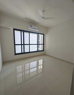 Room in 5 BHK Apartment at Kalpataru Magnus, Bandra East – for Rent