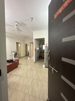 Room in 2 BHK Apartment at Gaur City 7th Avenue, Sector 4 Greater Noida – for Rent