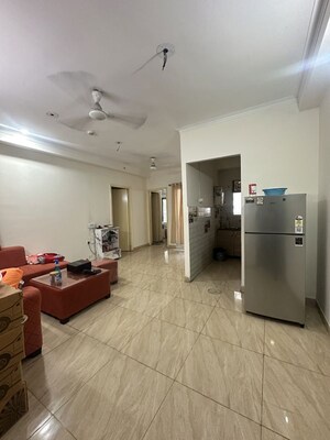 Room in 2 BHK Apartment at Gaur City 7th Avenue, Sector 4 Greater Noida – for Rent