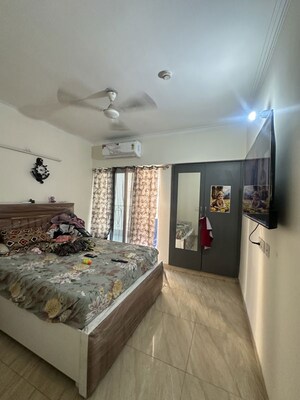 Room in 2 BHK Apartment at Gaur City 7th Avenue, Sector 4 Greater Noida – for Rent