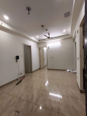 Room in 2 BHK Apartment at Gaur City 7th Avenue, Sector 4 Greater Noida – for Rent