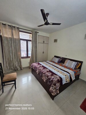 Bedroom in 3 BHK Builder Floor at Sector 45 – for Rent