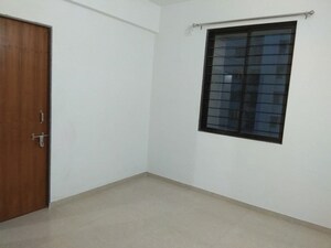 Room in 4 BHK Apartment at Shastrinagar – for Rent