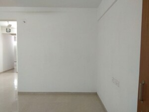 Room in 4 BHK Apartment at Shastrinagar – for Rent