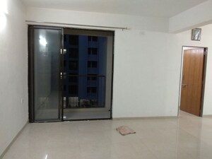Room in 4 BHK Apartment at Shastrinagar – for Rent