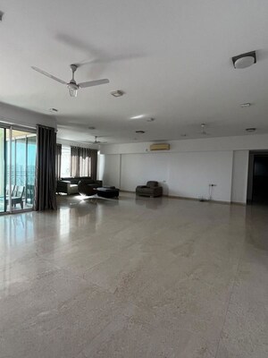 Room in 4 BHK Apartment at Hiranandani Gardens, Powai – for Rent