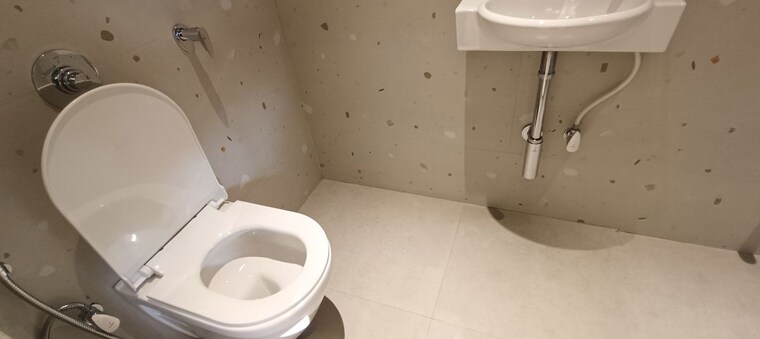 Bathroom, shree-ram-krishna-garden 2 Bedroom 600 Sq.Ft. Apartment In Mira Road East Thane 10740814
