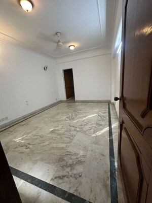 Room in 4 BHK Builder Floor at Pamposh Enclave – for Sale
