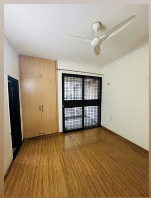 Room in 3 BHK Apartment at Ansal API Esencia, Sector 67 – for Rent