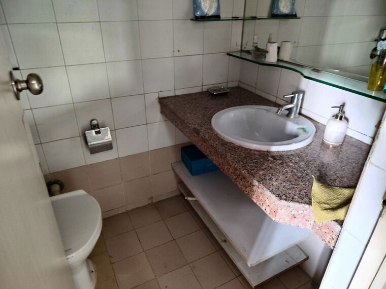 Bathroom, hiranandani-gardens 3 Bedroom 1450 Sq.Ft. Apartment In Powai Mumbai 10740823