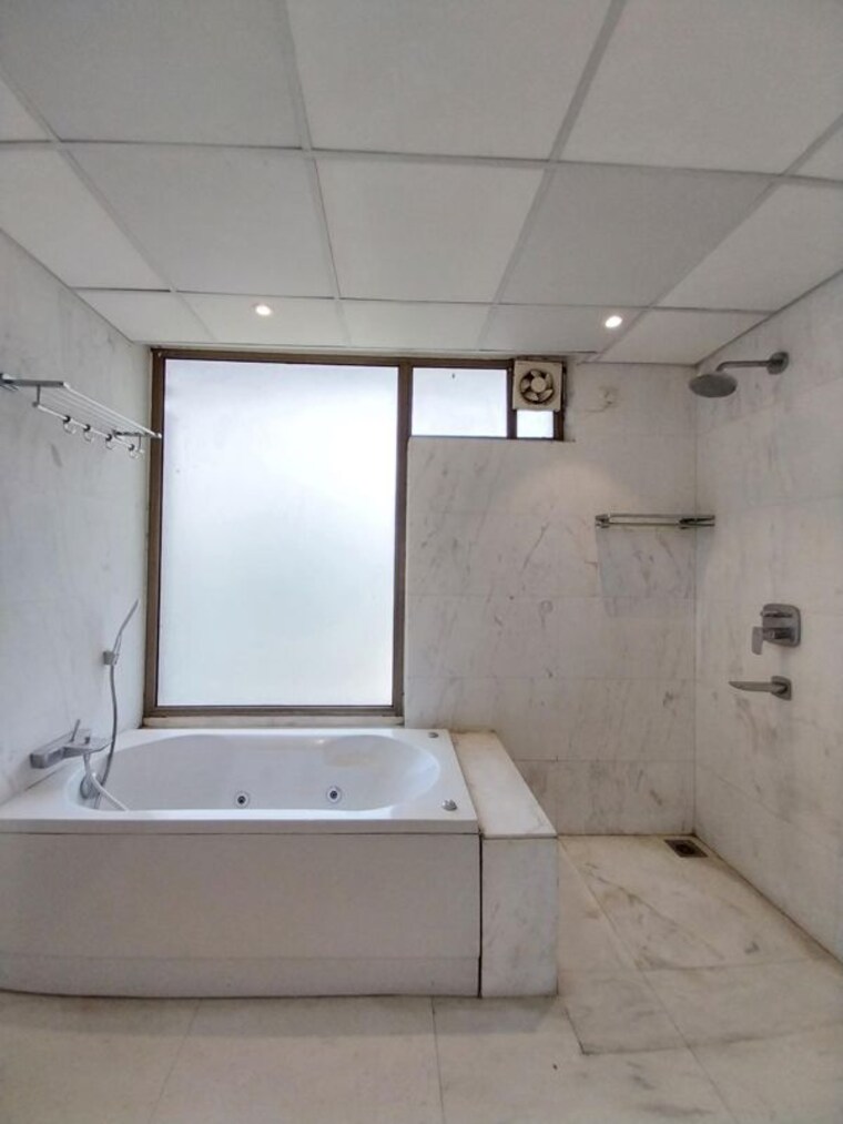 Kitchen, tata-primanti-villas 5 Bedroom 8500 Sq.Ft. Villa In Sector 72 Gurgaon 10740754