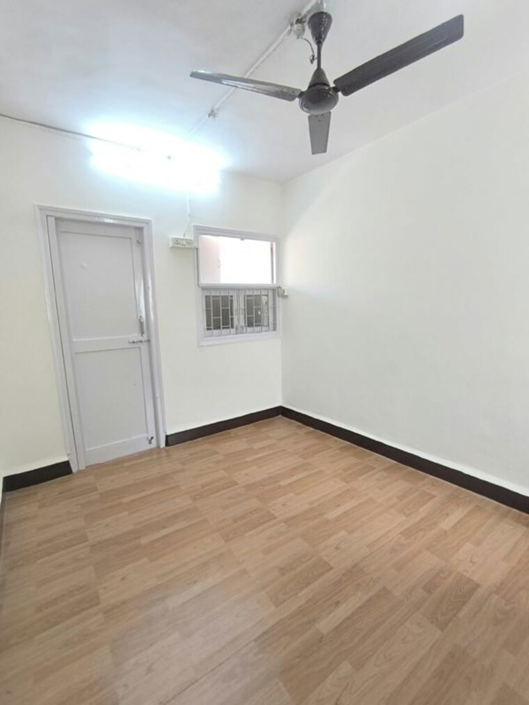 Room, malad west 1 Bedroom 440 Sq.Ft. Apartment In Malad West Mumbai 10739256