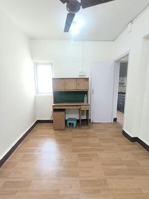 Room in 1 BHK Apartment at Malad West – for Rent