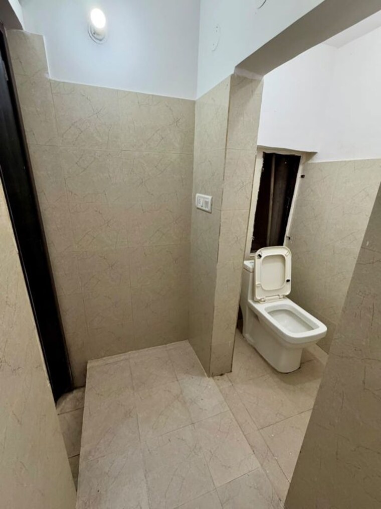Bathroom, sector 12 1 Bedroom 850 Sq.Ft. Independent House In Sector 12 Noida 10740851