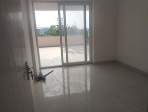 Room in 3 BHK Apartment at Pareena The Elite Residences, Sector 99 – for Rent
