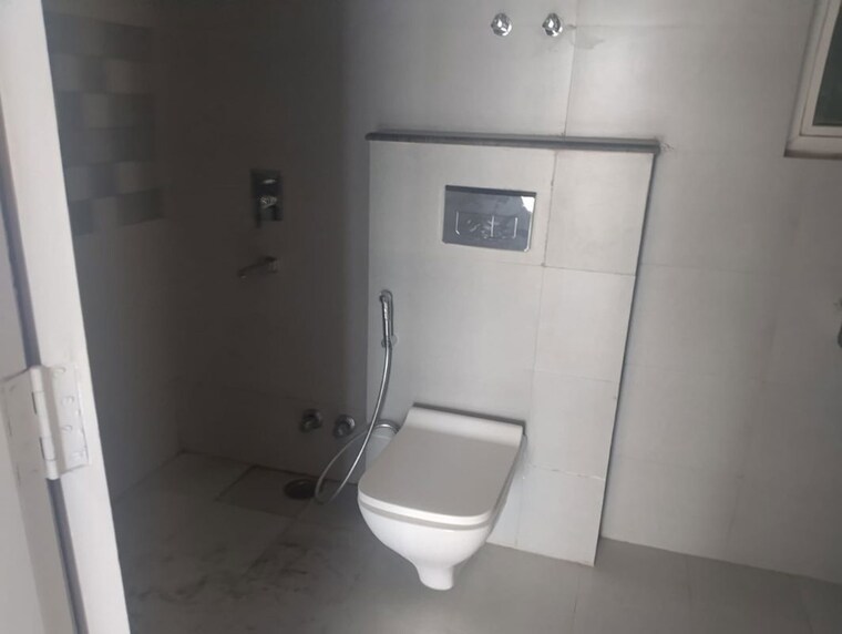 Bathroom, pareena-the-elite-residences 3 Bedroom 2473 Sq.Ft. Apartment In Sector 99 Gurgaon 10740865