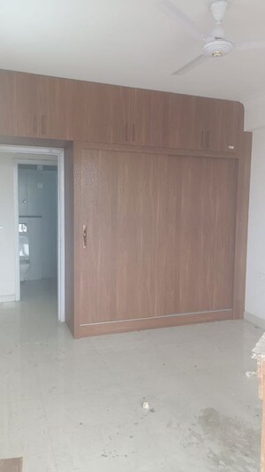 Furnished Amenities in 4 BHK Builder Floor at South City 2 – for Rent