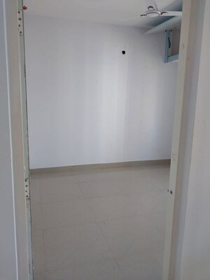 Room in 1 BHK Apartment at Unnat Nagar – for Rent