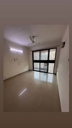Room in 4 BHK Builder Floor at South City 2 – for Rent