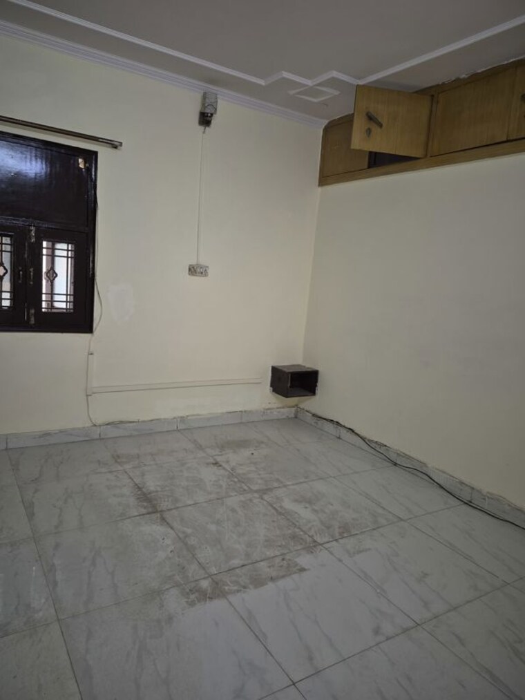 Room, mayur vihar 3.5 Bedroom 1200 Sq.Ft. Apartment In Mayur Vihar Delhi 10740891