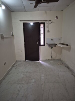Living Room in 3.5 BHK Apartment at Mayur Vihar – for Rent