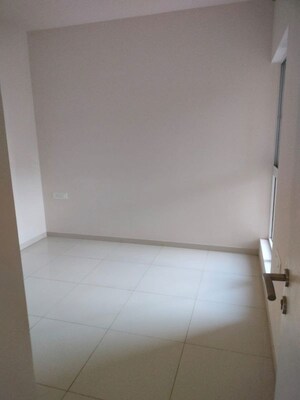 Room in 2 BHK Apartment at Godrej Hill Retreat, Mahalunge – for Rent