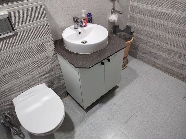 Bathroom, gaur-city-2-14th-avenue 2 Bedroom 855 Sq.Ft. Apartment In Sector 16c Greater Noida Greater Noida 10740911