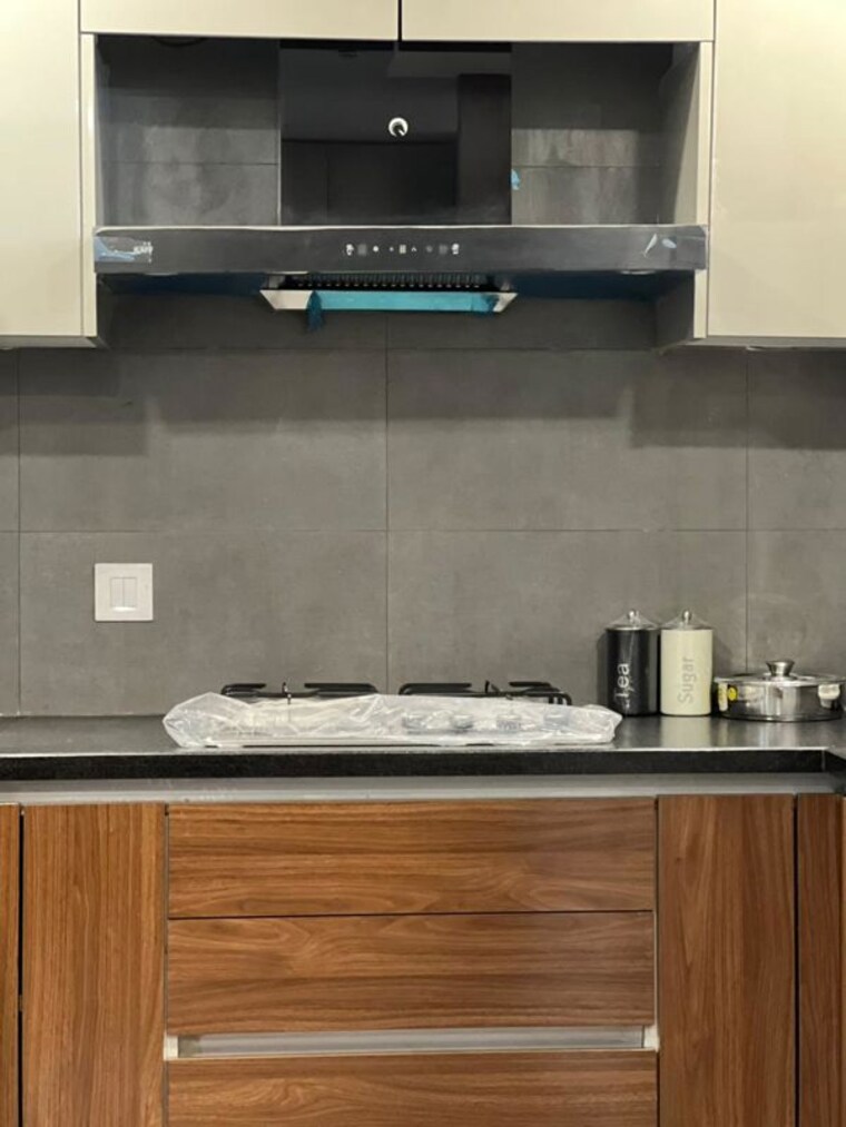 Kitchen, smart-world-orchard 3 Bedroom 1680 Sq.Ft. Apartment In Sector 61 Gurgaon 10740909