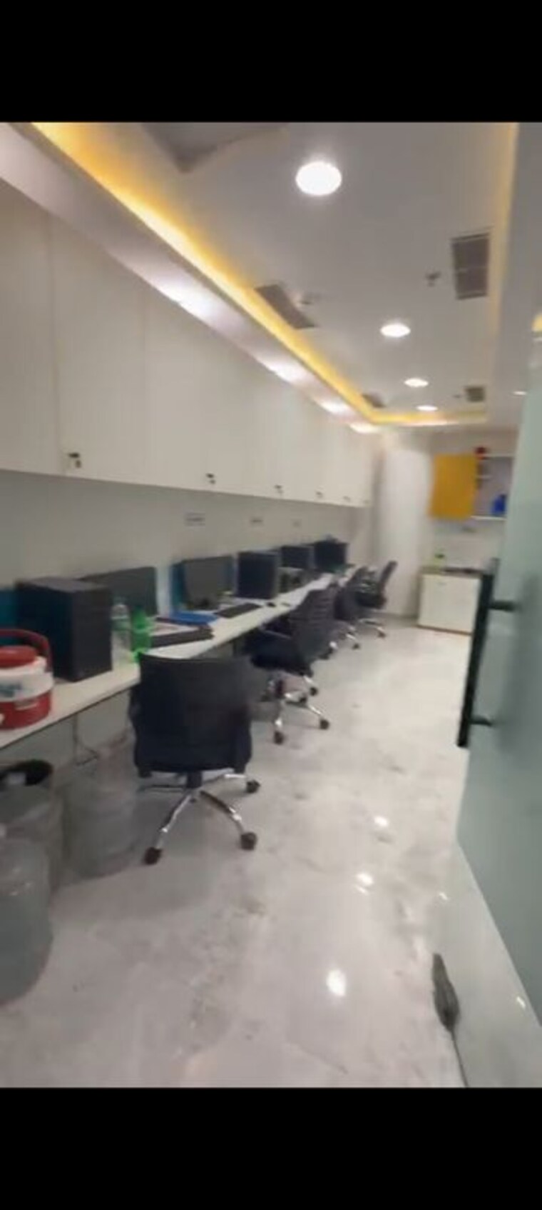Team Area, spaze-itech-park Commercial Office Space 700 Sq.Ft. In Sector 49 Gurgaon 10740924