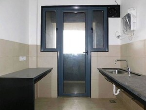 Room in 2 BHK Apartment at Peninsula Salsette 27, Byculla – for Sale