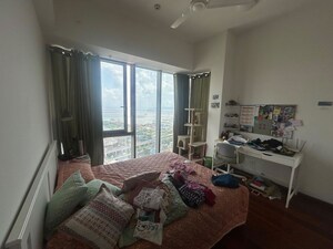 Room in 2 BHK Apartment at Piramal Aranya, Byculla – for Sale