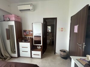 Room in 2 BHK Apartment at Piramal Aranya, Byculla – for Sale