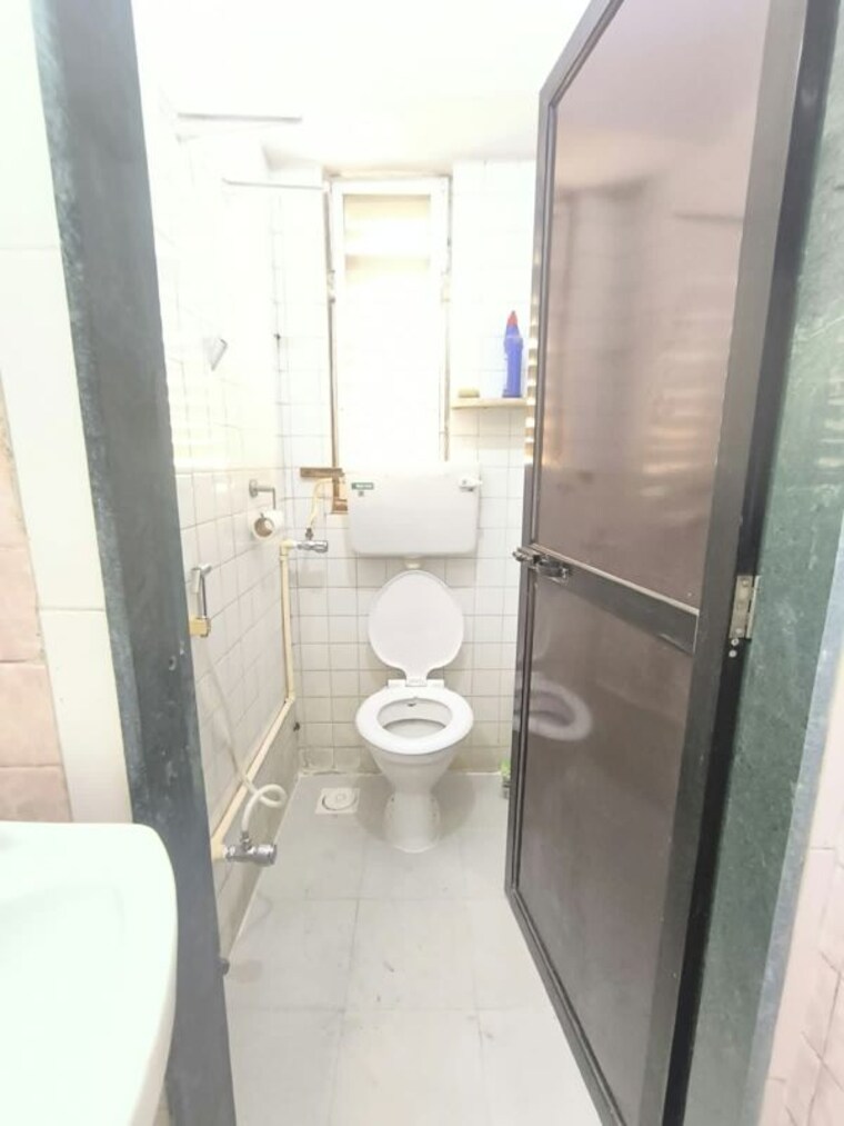 Bathroom, kaustubh-usha-colony-chs 1 Bedroom 400 Sq.Ft. Apartment In Malad West Mumbai 10740948