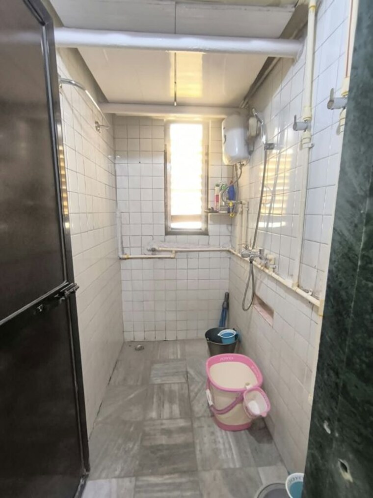 Bathroom, kaustubh-usha-colony-chs 1 Bedroom 400 Sq.Ft. Apartment In Malad West Mumbai 10740948