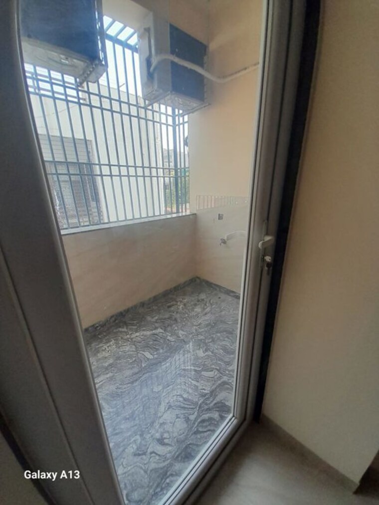 Balcony, chittaranjan park 3 Bedroom 160 Sq.Yd. Builder Floor In Chittaranjan Park Delhi 10740963