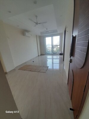 Room in 3 BHK Builder Floor at Chittaranjan Park – for Rent