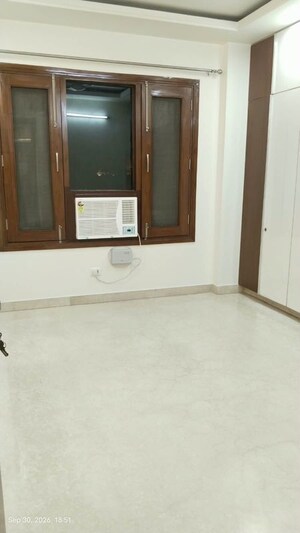 Room in 3 BHK Builder Floor at Chittaranjan Park – for Rent