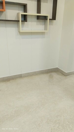 Room in 3 BHK Builder Floor at Chittaranjan Park – for Rent