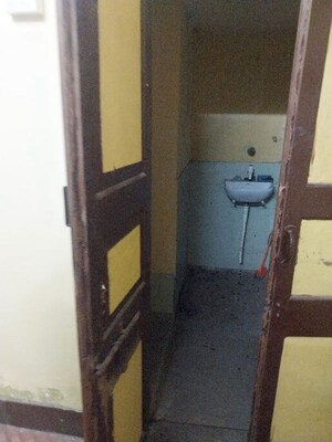 Furnished Amenities in 4 BHK Independent House at Mahmoorganj – for Sale