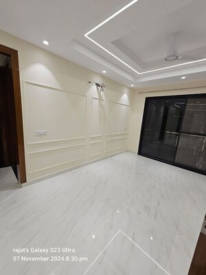 Room in 3 BHK Builder Floor at Sector 57 – for Rent